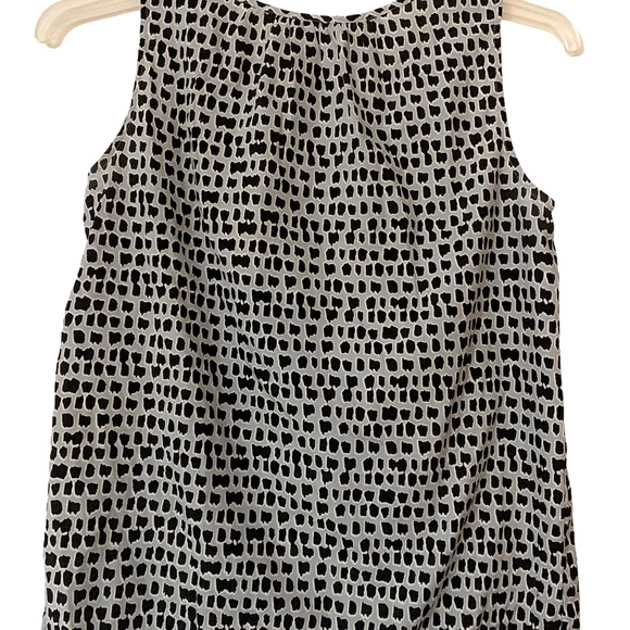 3 sleeveless Women's dress shirts. Banana Republic, and H&M size small, X small. - Picture 14 of 14